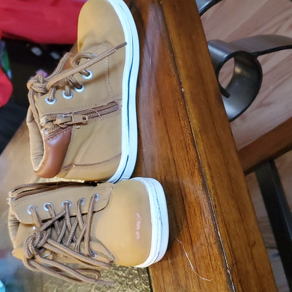 Boys shoes